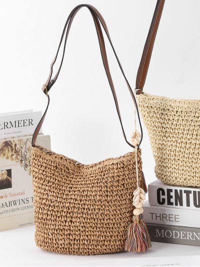 Bolso bandolera de rafia con borla