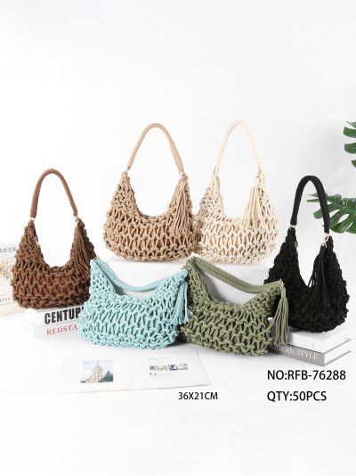 Bolso hobo de macramé con borla 2