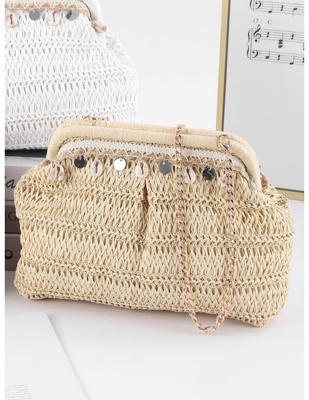 Clutch de rafia con conchas y cadena