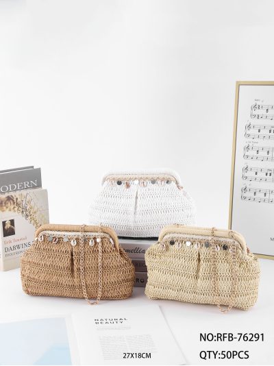 Clutch de rafia con conchas y cadena 2