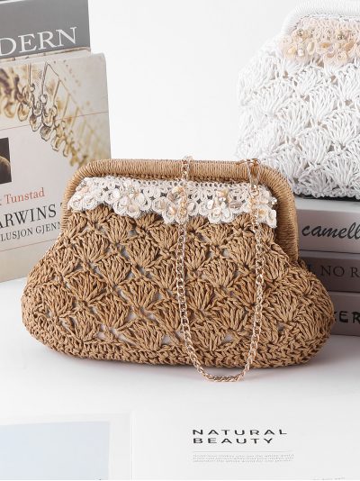 Clutch de rafia con flores y cadena