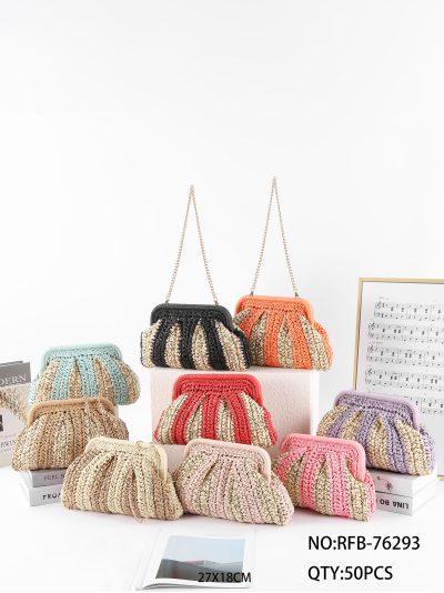 Clutch de rafia a rayas con cadena 2