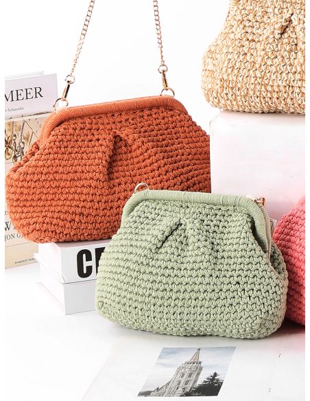 Pochette in rafia con catena