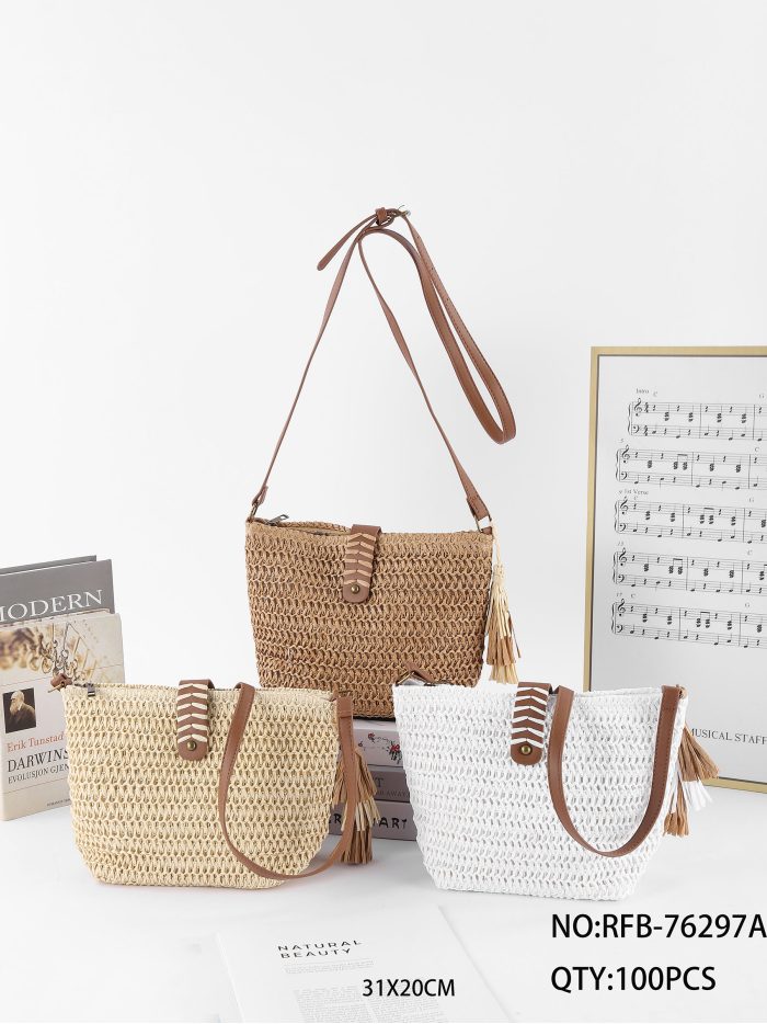 Bolso bandolera de rafia con borla y pespuntes