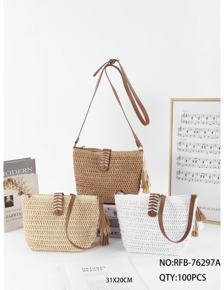 Bolso bandolera de rafia con borla y pespuntes