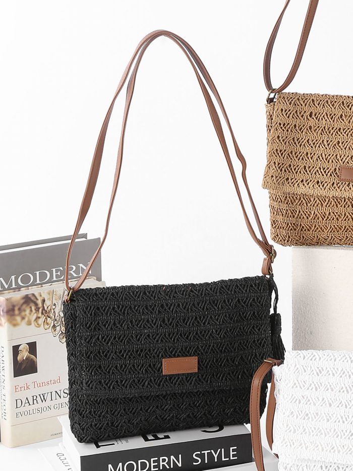Bolsa transversal boho de ráfia com aba e tassel