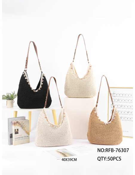 Bolso hobo de crochet con encaje y conchas