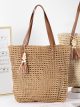 Bolso tote calado de rafia con colgante