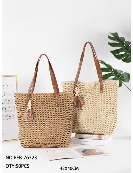 Bolso tote calado de rafia con colgante