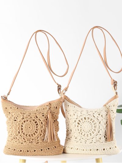 Bolso bandolera de crochet con borla