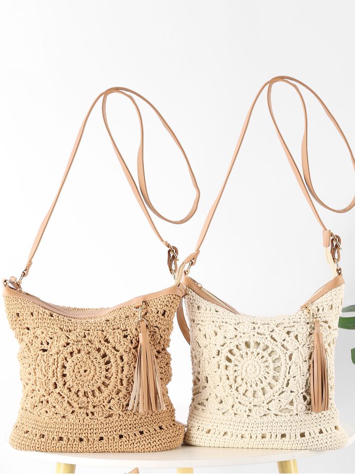 Bolso bandolera de crochet con borla