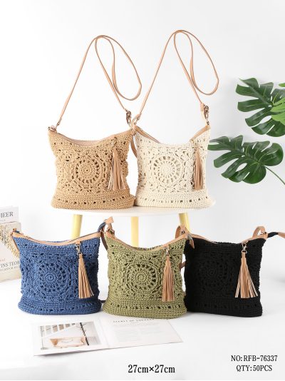 Bolso bandolera de crochet con borla 2