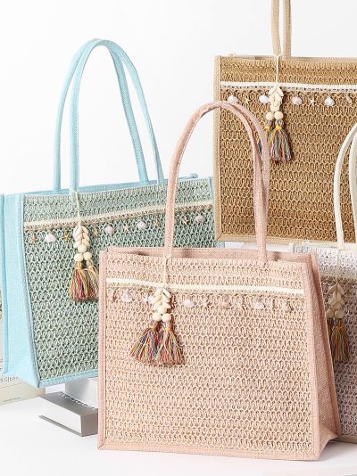 Bolso tote de rafia con conchas y borla