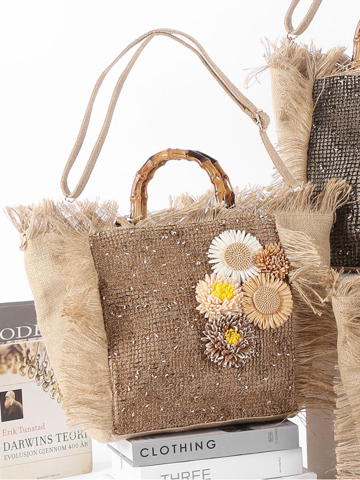 Bolso shopper de rafia con flores y asa efecto bambú