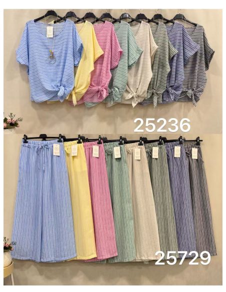 Completo a righe: camicetta e pantaloni annodati