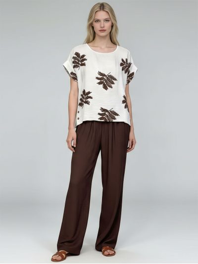 Conjunto de hojas bordadas: blousa y pantalón