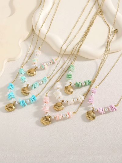 Collar acero con concha dorada y cuentas marinas