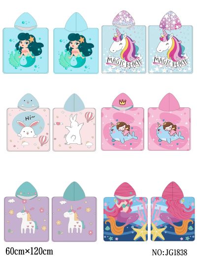 Poncho toalla infantil con capucha estampado fantasía 2