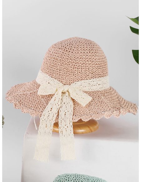 Cappello in rafia all'uncinetto con nastro in pizzo