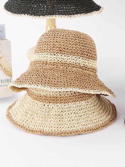 Sombrero bucket de rafia con banda en contraste