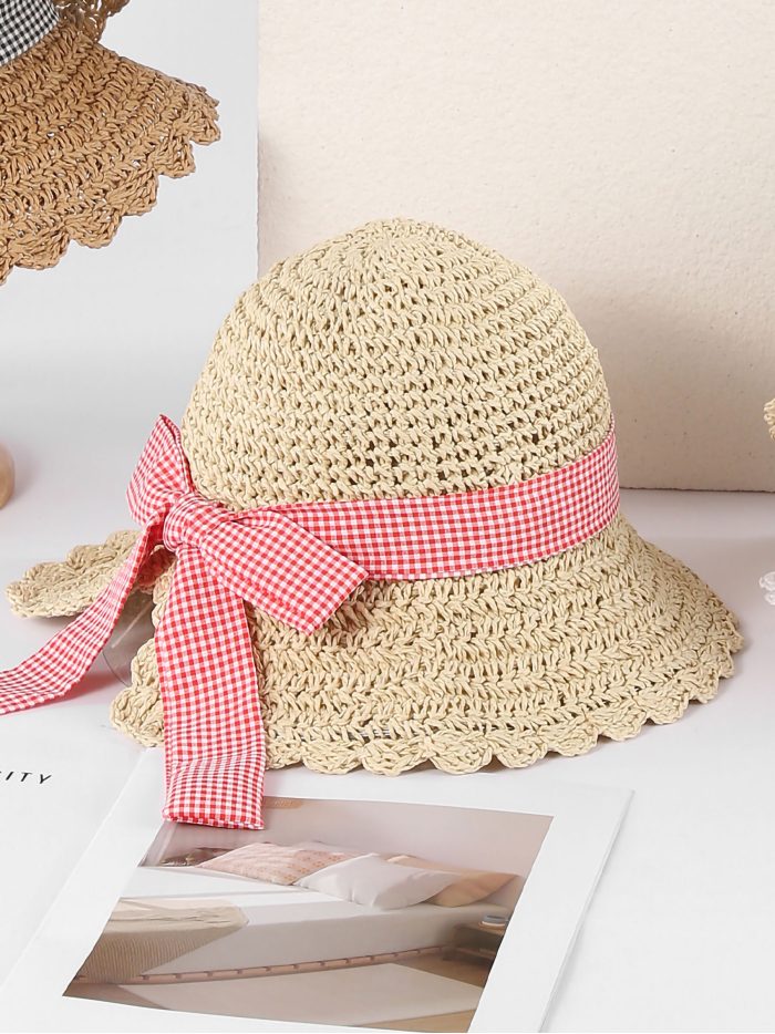 Cappello in rafia con fiocco a quadretti