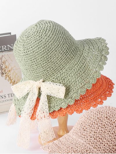 Sombrero de rafia bicolor con ala ondulada y lazo de encaje