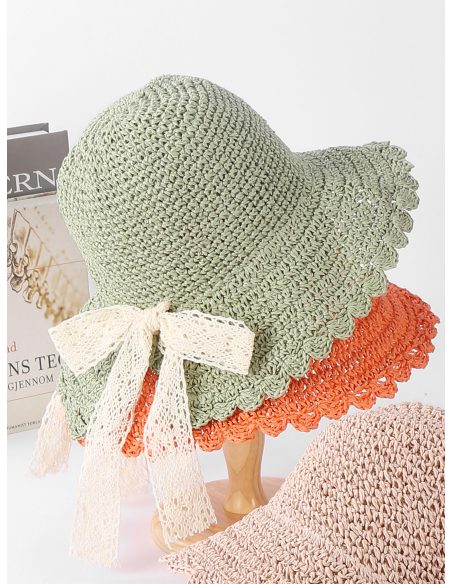 Sombrero de rafia bicolor con ala ondulada y lazo de encaje