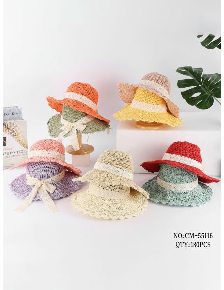 Cappello in rafia con nastro in pizzo