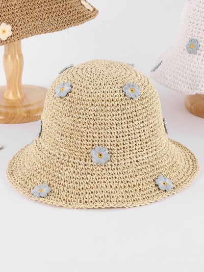 Sombrero bucket con flores bordadas