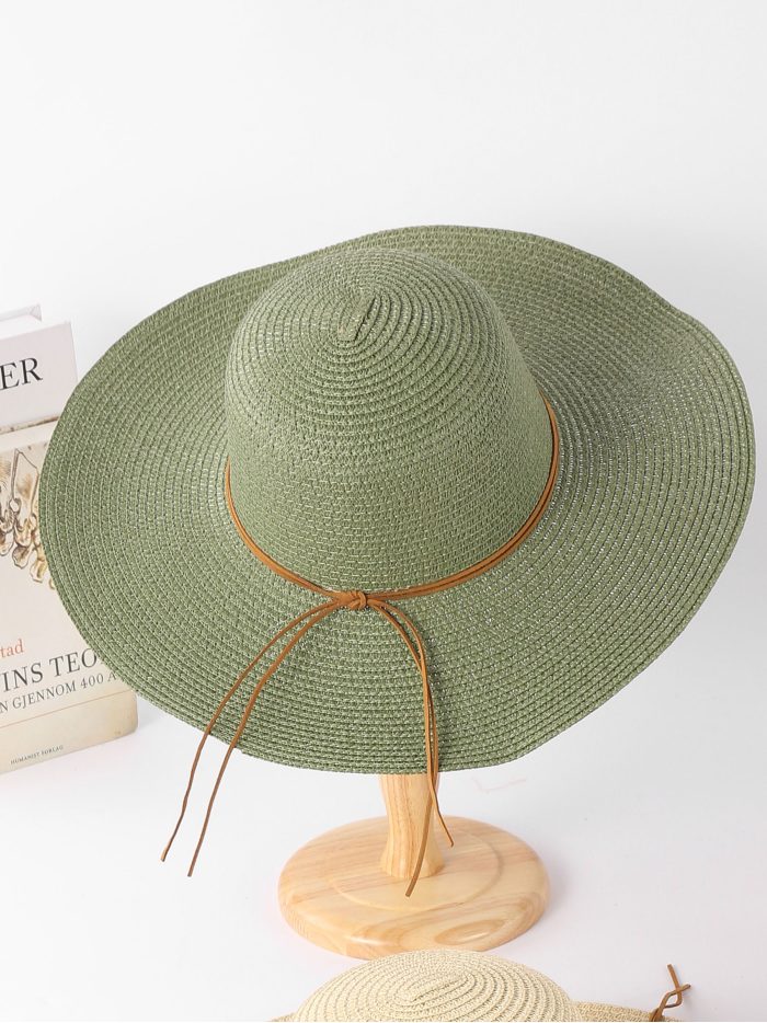 Sombrero de ala ancha con cordón
