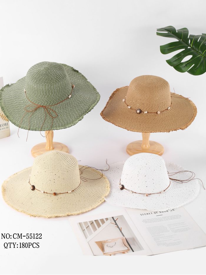 Sombrero de ala ancha con borde desflecado y cuentas