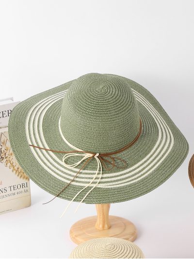 Sombrero de rafia ala ancha con rayas y cordón