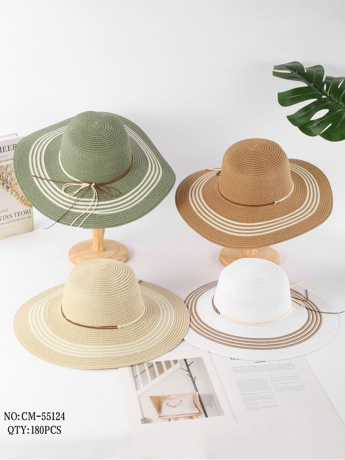 Breitkrempiger Basthut mit Streifen und Kordel