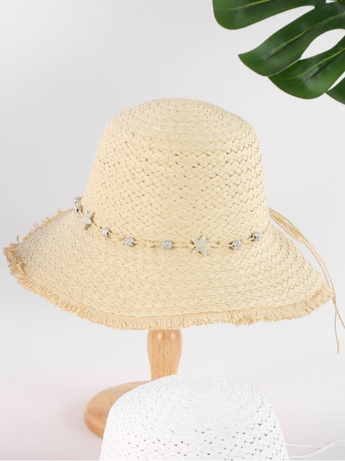 Sombrero de rafia con estrella y abalorios