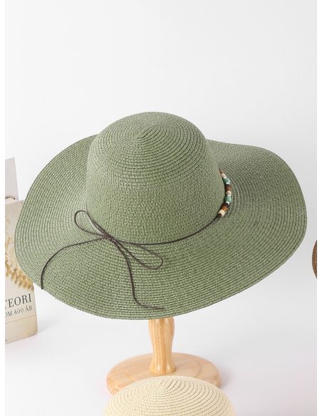 Cappello in rafia a tesa larga con perline multicolori