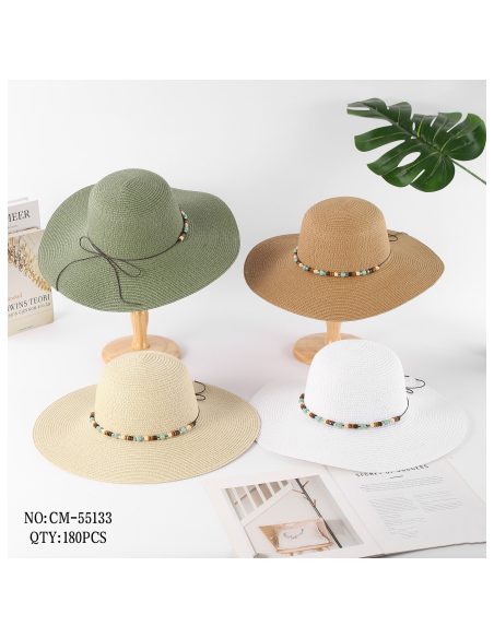 Cappello in rafia a tesa larga con perline multicolori