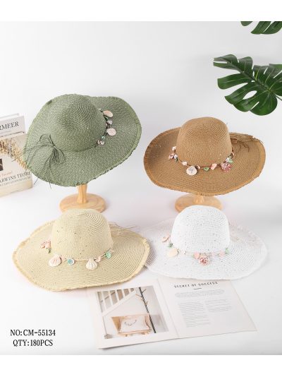 Sombrero de rafia con borde desflecado y colgantes de conchas 2