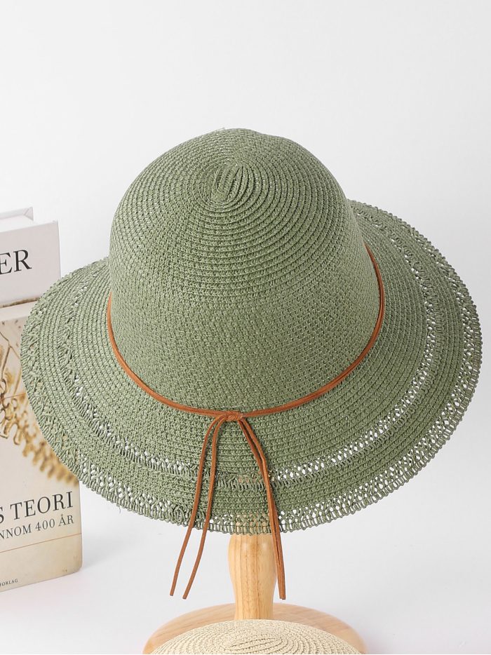 Sombrero de rafia con ala calada y cordón efecto piel