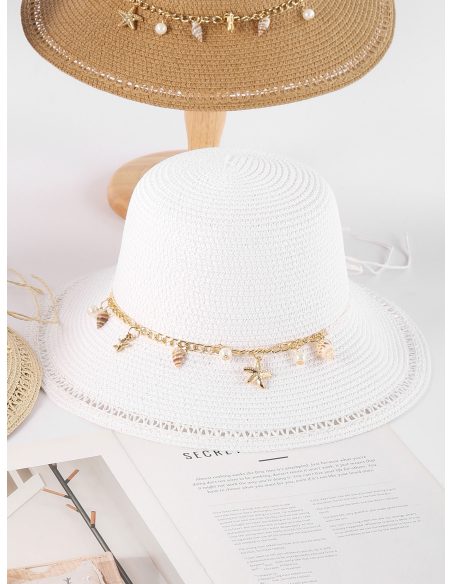 Sombrero de rafia con cadena dorada y charms marinos