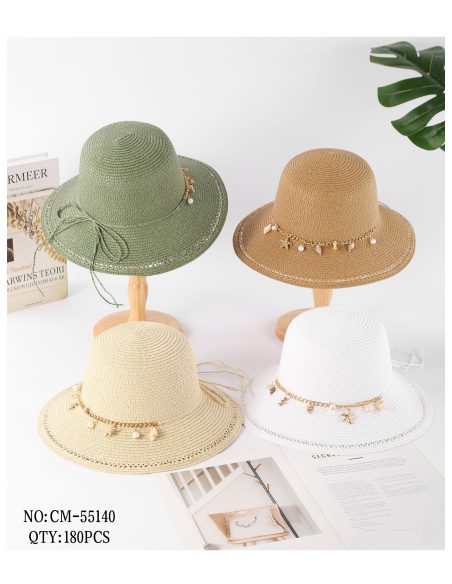 Sombrero de rafia con cadena dorada y charms marinos