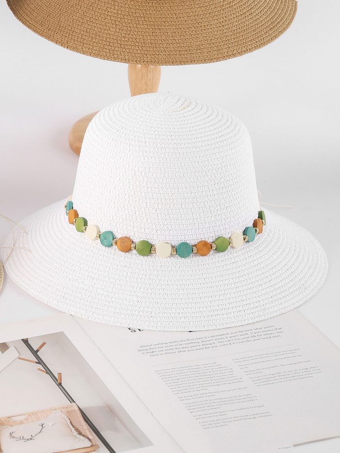 Sombrero de rafia con cordón y cuentas