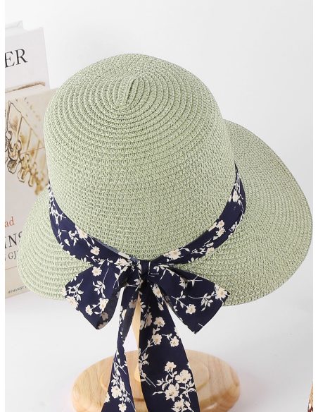 Sombrero de rafia tipo cloche con cinta floral y lazo