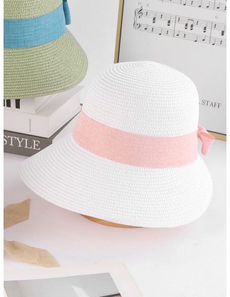 Sombrero de rafia tipo cloche con cinta lisa y lazo
