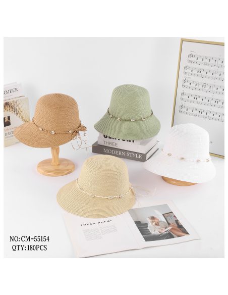 Sombrero de rafia tipo cloche con banda de conchas