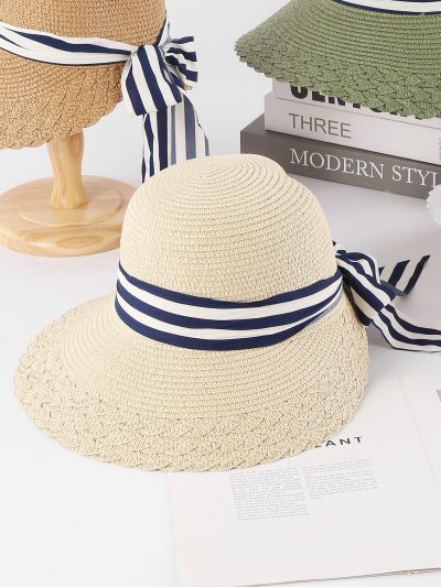 Sombrero de rafia tipo cloche con cinta marinera rayas