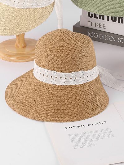 Sombrero de rafia tipo cloche con cinta bordada