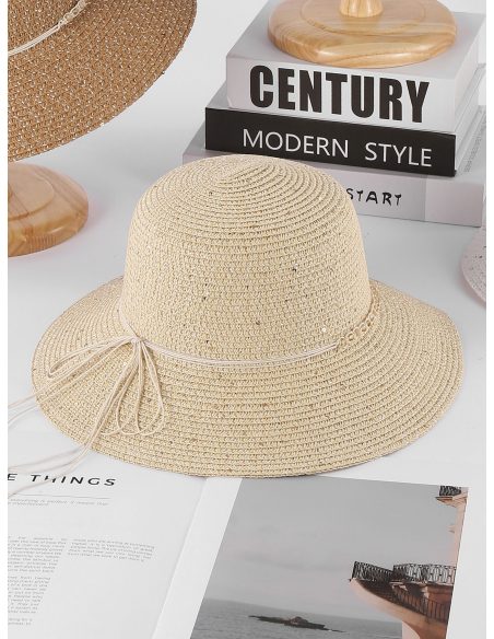 Sombrero de rafia tipo cloche con lentejuelas y cordón