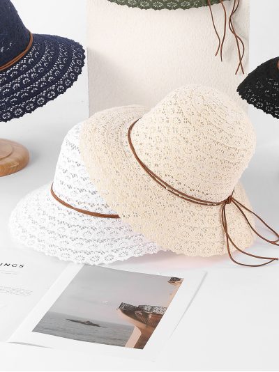 Sombrero de rafia calado con ala ondulada y cordón