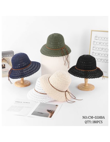 Durchbrochener Basthut mit gewellter Krempe und Kordel