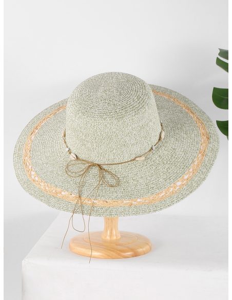 Cappello in rafia a tesa larga con conchiglie e bordo traforato